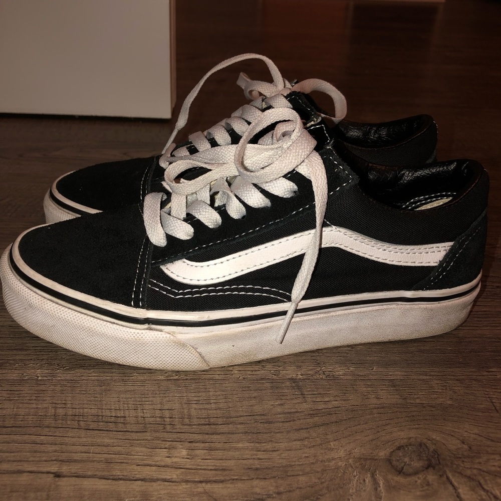 Black and white old skool vans BOX INCLUDED
